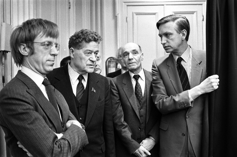 Tweede Kamer . Dolman ontvangt dhr. Shitikov, voorzitter van een en van de twee , Bestanddeelnr 932-0584