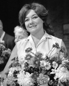 Twaalfhonderdvijftig keer Rooie Sien , hoofdrolspeelster Beppie Nooy in de bloem, Bestanddeelnr 920-9132 (cropped)