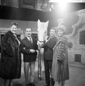 TV-show Nou jij weer, v.l.n.r. Rita Corita, Bueno de Mesquita, Rocco Granata e, Bestanddeelnr 917-2059