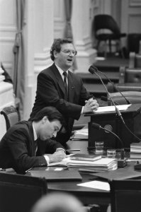 Tweede Kamer , debat over plan Dekker staatssecretaris Dees aan het woord, naas, Bestanddeelnr 934-2591