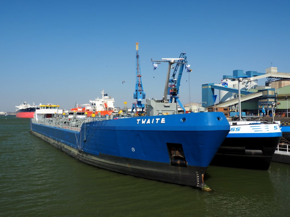 Twaite (ship, 1991) ENI 02717957, Port of Rotterdam pic3