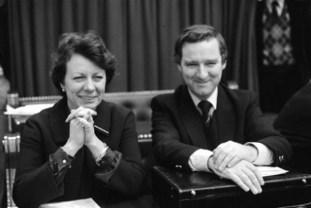 Tweede Kamer , debat huurverhoging minister Smit Kroes (l), Bestanddeelnr 932-8834