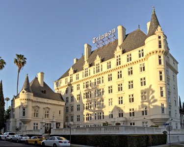The Trianon and Neon Roof Sign from southwest 2015-05-02