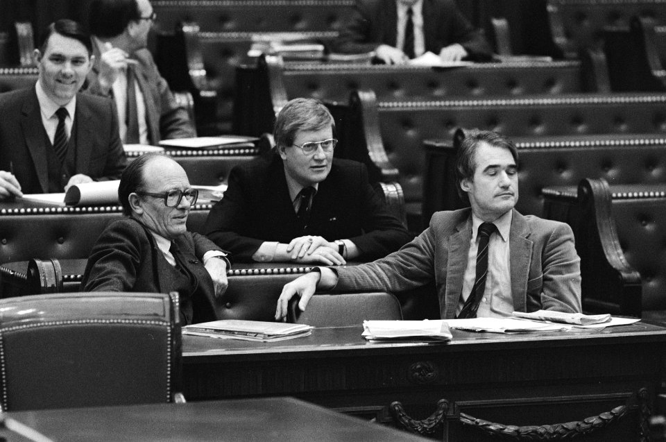Tweede Kamer . Voortzetting begroting Sociale Zaken . 20.21 Rietkerk, Wiegel en , Bestanddeelnr 931-9255