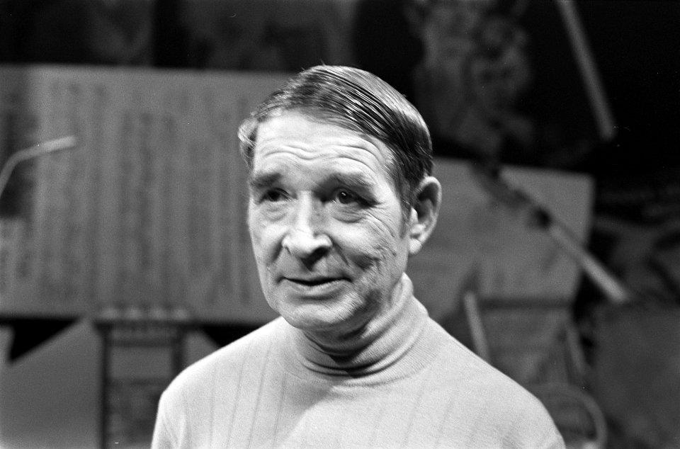 TV-programma van liedjes, die Willy Derby zong. Nummers 18.19 Zangeres zonder Na, Bestanddeelnr 922-9239