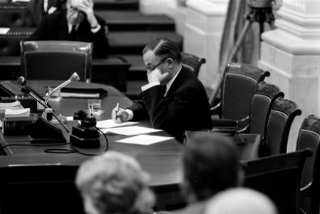 Tweede Kamer . Regeringsverklaring over aftreden van minister de Block. 15a Den , Bestanddeelnr 923-1923