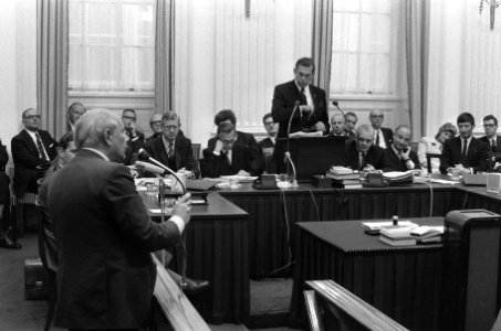 Tweede Kamer antwoord van regering, Den Uyl interrumpeert premier Biesheuvel (, Bestanddeelnr 925-0471