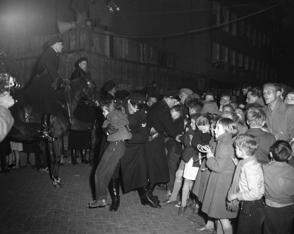 Twaalfenhalf jarig huwelijksfeest Johny Jordaan, Bestanddeelnr 907-7188