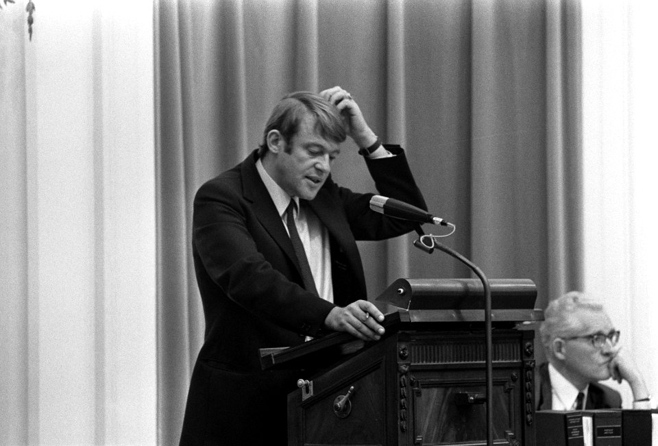 Tweede Kamer Algemene Beschouwingen, tweede dag. Van Mierlo aan het woord, Bestanddeelnr 922-8735