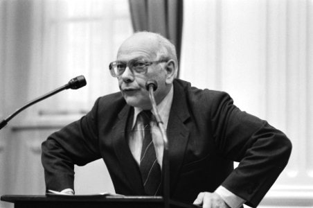 Tweede Kamer . Debat over uitblijven voorjaarsnota 1982. Den Uyl aan het woord, Bestanddeelnr 932-0510