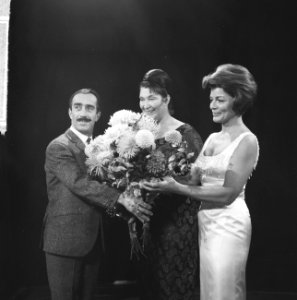 TV-show Nou jij weer, v.l.n.r. Bueno de Mesquita, Rita Corita en Lys Assia, Bestanddeelnr 917-2058