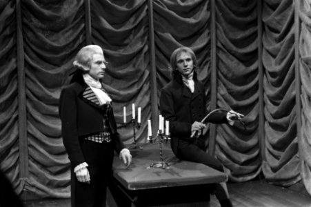 TV-spel De dood van Danton van Georg Büchner . Links Danton, rechts Robespierr, Bestanddeelnr 923-3590