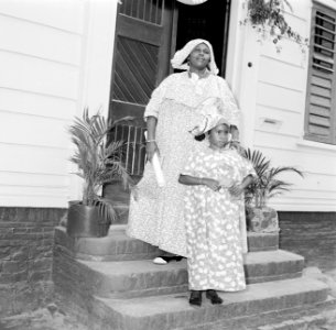 Twee Kotto Missies in Paramaribo, Bestanddeelnr 252-4420