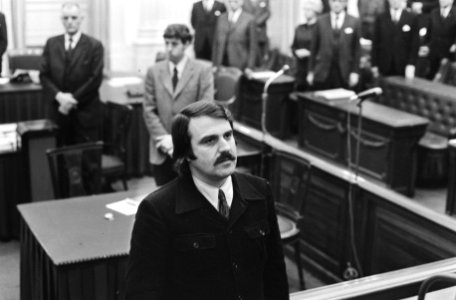 Tweede Kamer Andre van der Louw geinstalleerd als lid (PvdA) Andere van der L, Bestanddeelnr 924-1675