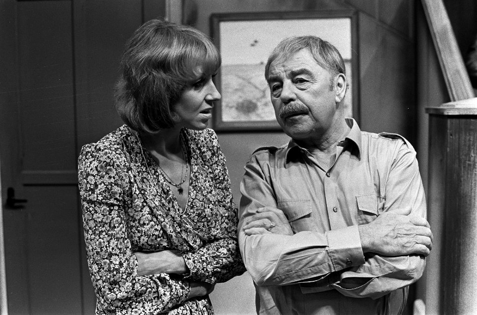 TV-serie t Wilhelmina Carola Gijsbers van Wijk en Jan Teulings, Bestanddeelnr 927-4146
