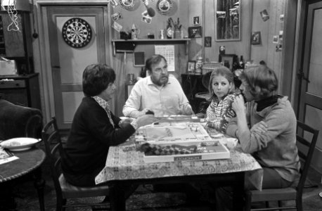 TV-serie Tot de dood ons scheidt van KRO links Mieke Verstraete (moeder), Han, Bestanddeelnr 922-7381