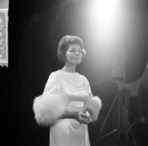 TV-show Nou jij weer , Lys Assia (zingend), Bestanddeelnr 917-2060