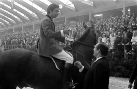 Twaalfde Internationaal Concours Hippique Jumping Adam RAI Amsterdam. Pessoa met, Bestanddeelnr 922-9041