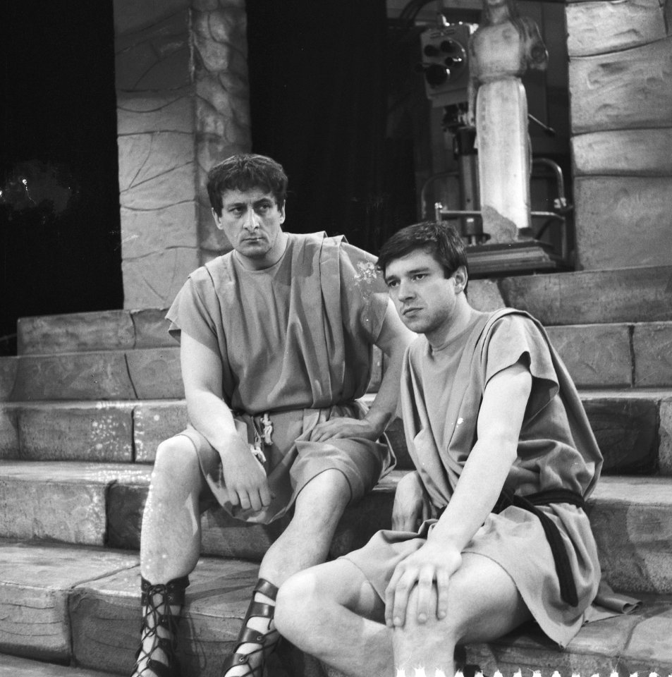 TV-spel Iphigeneia in Tauris Guus Hermus (Orestes, links) en Ramses Shaffy (P, Bestanddeelnr 912-3142