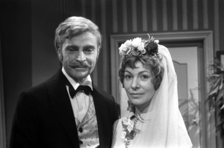 TV-serie van KRO De klop op de deur van boek van Ina Boudier Bakker, Bestanddeelnr 923-2036