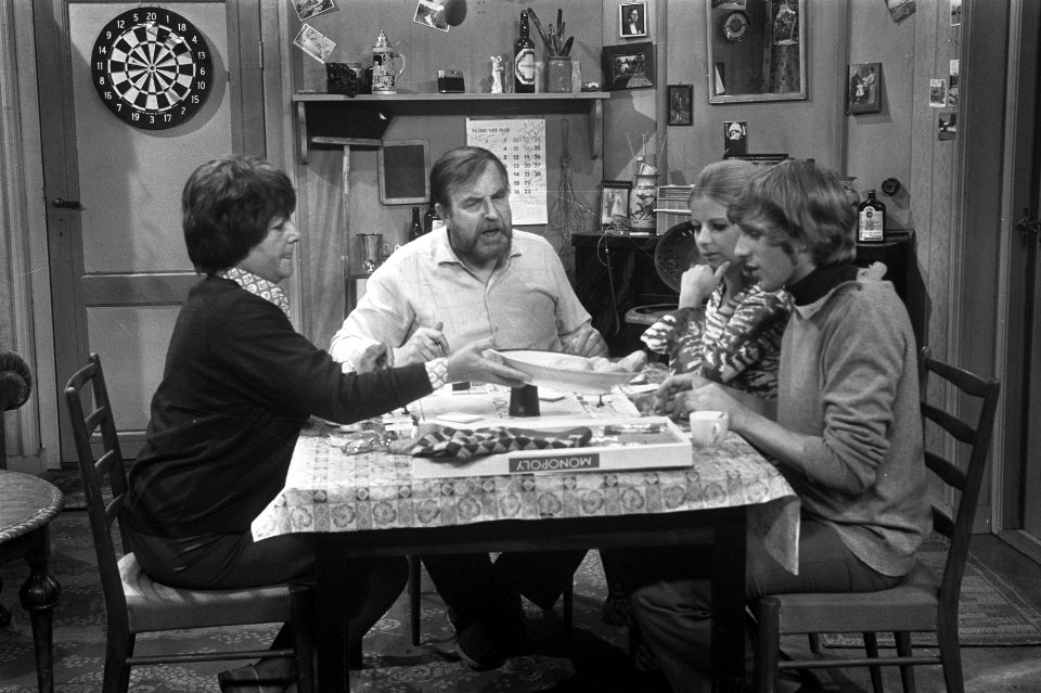 TV-serie Tot de dood ons scheidt van KRO links Mieke Verstraete (moeder), Han, Bestanddeelnr 922-7376