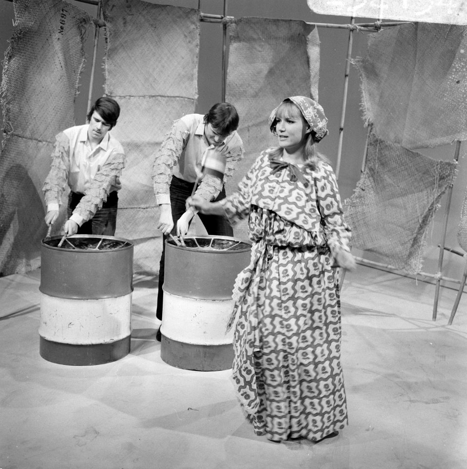 TV-programma van VARA Hadimassa. Kees van Kooten, Wim de Bie en Annemarie Oste, Bestanddeelnr 923-2134