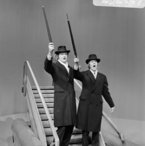 TV-programma van VARA Hadimassa. Kees van Kooten en Wim de Bie in scene, Bestanddeelnr 923-2147