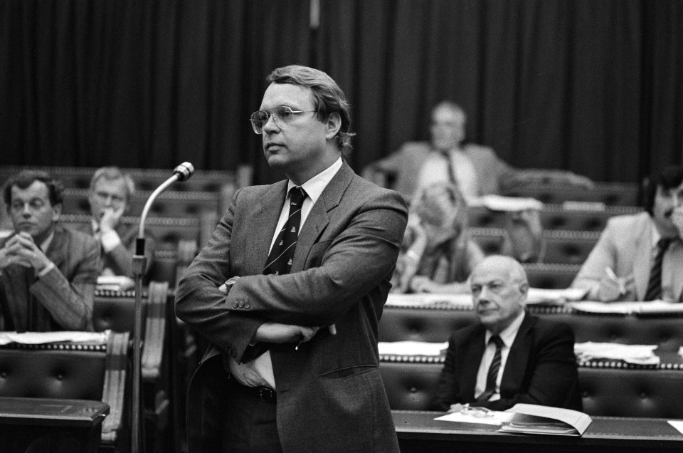Tweede Kamer , debat plaatsingsverdrag kruisraketten met VS Klaas de Vries (Pvd, Bestanddeelnr 933-4610