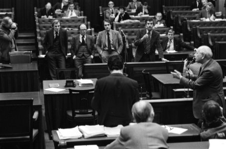 Tweede Kamer arbeidsvoorwaardenbeleid antwoord regerin bij de interruptiemicr, Bestanddeelnr 930-0339