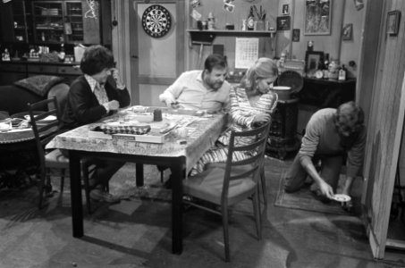 TV-serie Tot de dood ons scheidt van KRO links Mieke Verstraete (moeder), Han, Bestanddeelnr 922-7382