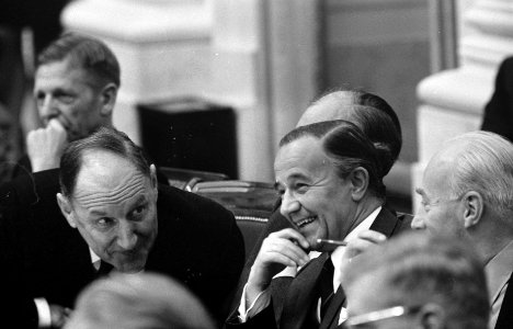 Tweede Kamer Algemene Beschouwingen. De Jong legt verklaring af over gezondheids, Bestanddeelnr 922-8701