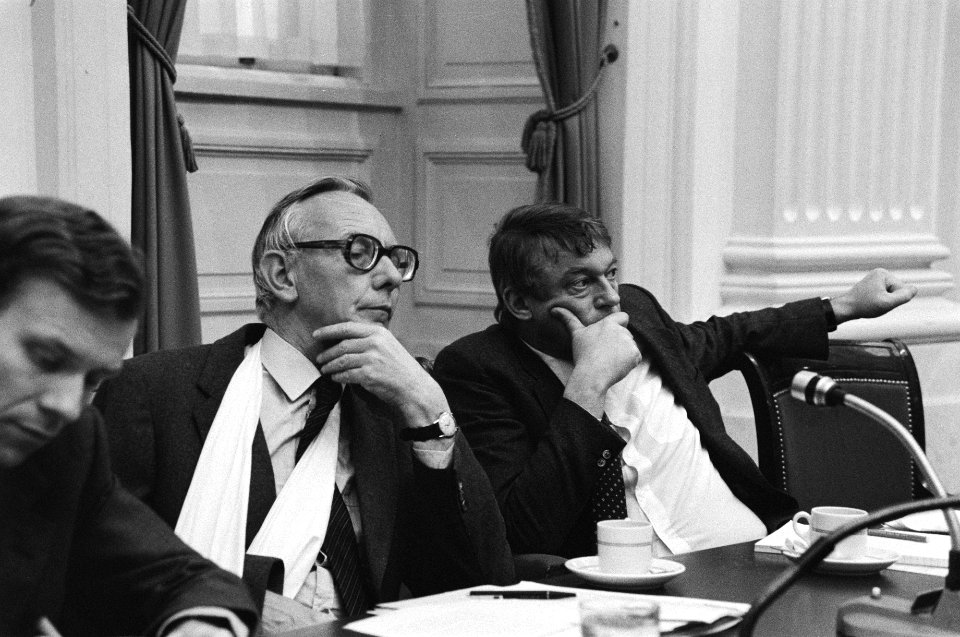 Tweede Kamer . Begroting Buitenlandse Zaken en Defensie. Minister Van Mierlo (De, Bestanddeelnr 931-9697