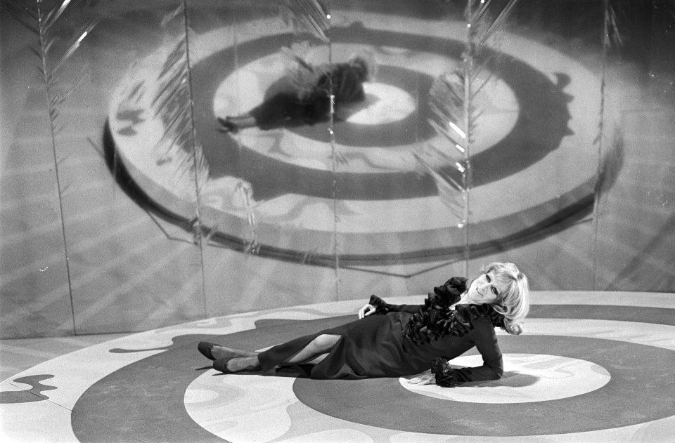 TV-show rond Hildegard Knef van KRO H. Knef tijdens opnamen, Bestanddeelnr 923-9773