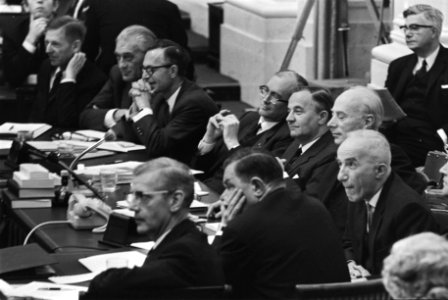 Tweede Kamer Algemene beschouwingen achter regeringstafel v.l.n.r. Den Toom ,, Bestanddeelnr 923-9201