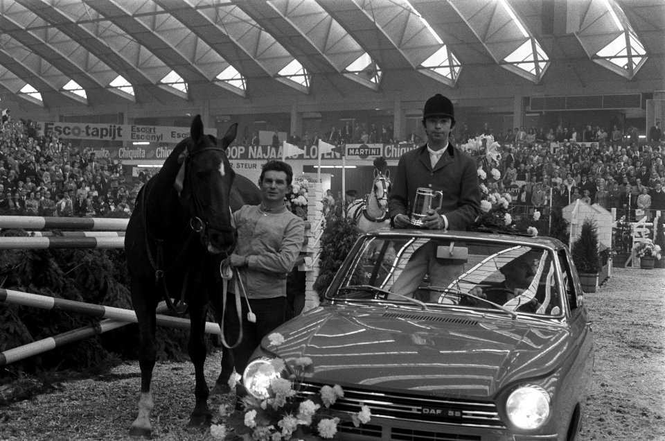 Twaalfde Internationaal Concours Hippique Jumping Adam RAI Amsterdam. Pessoa met, Bestanddeelnr 922-9034