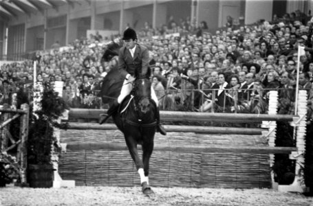 Twaalfde Internationaal Concours Hippique Jumping Adam RAI Amsterdam. Pessoa met, Bestanddeelnr 922-9039