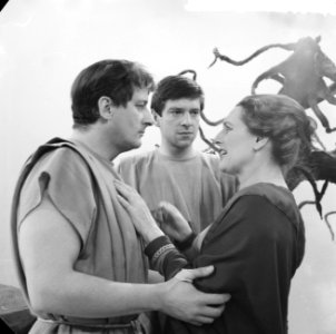 TV-spel Iphigeneia in Tauris Guus Hermus (Orestes), Ramses Shaffy (Py Laotes), Bestanddeelnr 912-3145