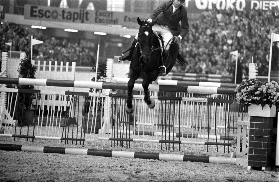 Twaalfde Internationaal Concours Hippique Jumping Adam RAI Amsterdam. Pessoa met, Bestanddeelnr 922-9038