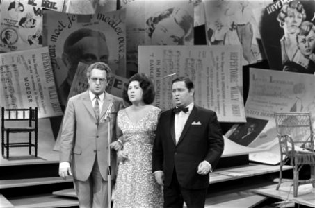 TV-programma van liedjes, die Willy Derby zong. Johnny Jordaan , Zangeres zonder, Bestanddeelnr 922-9233