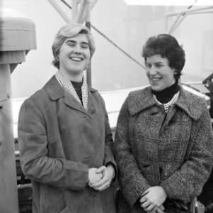Twee topzwemsters voor een jaar naar Canada Rita Kroon (links) en Judith de Nij, Bestanddeelnr 915-8687