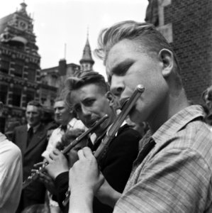 Twee jongens met dwarsfluiten, Bestanddeelnr 900-4849