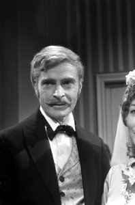 TV-serie van KRO De klop op de deur van boek van Ina Boudier Bakker . Nummer 8, Bestanddeelnr 923-2035