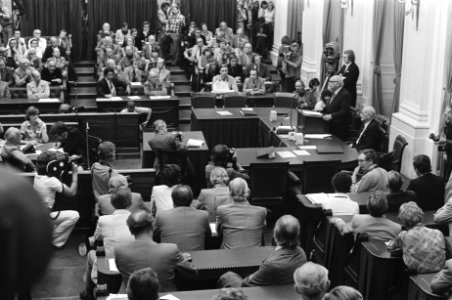 Tweede Kamer , Den Uyl legt verklaring af inzake rapport Donner, Den Uyl tijdens, Bestanddeelnr 928-7489