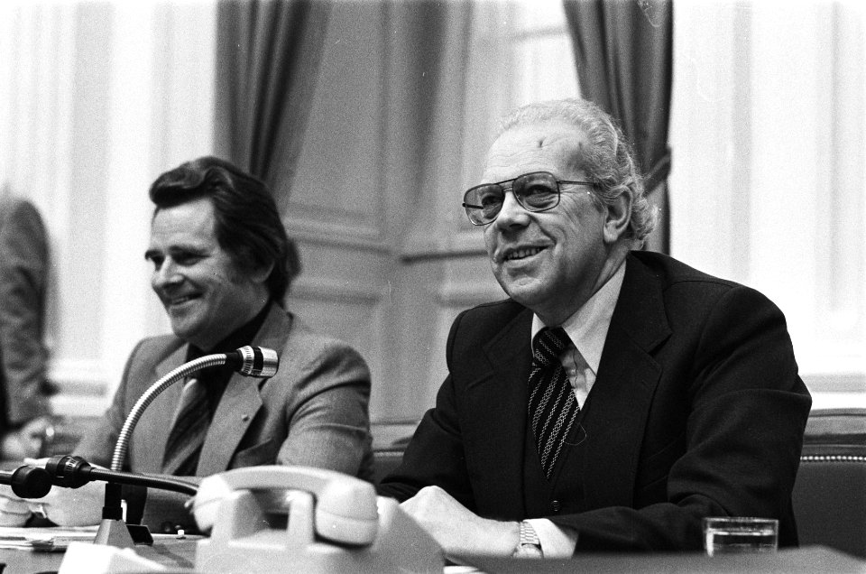 Tweede Kamer , half procent wetjes minister Albeda (r) en staatssecretaris De G, Bestanddeelnr 930-0463