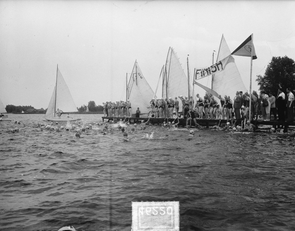 Twee kilometer zwemwedstrijd in Loosdrecht, Bestanddeelnr 904-6220