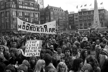 Twee minuten stilte op Dam in Amsterdam ivm Spaanse vonnissen demonstranten , Bestanddeelnr 928-1835