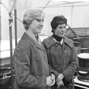 Twee topzwemsters voor een jaar naar Canada Rita Kroon (links) en Judith de Nij, Bestanddeelnr 915-8688