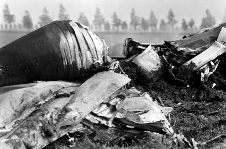 Twee starfighters botsten bij Hoogwoud, het wrakstuk van het vliegtuig waarvan d, Bestanddeelnr 917-9590