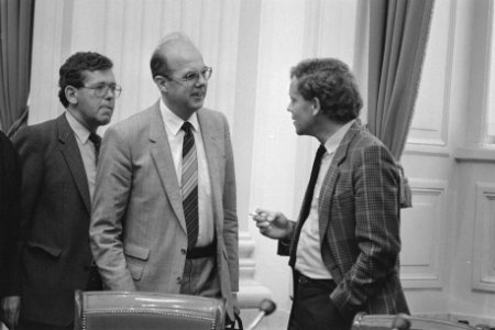 Tweede Kamer , defensienota staatssecretaris Van Houwelingen , ministers De Rui, Bestanddeelnr 933-0051