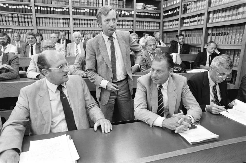 Tweede Kamer , hoorzitting vaste kamercommissie EZ inzake voormalig kartonfabrie, Bestanddeelnr 933-0670